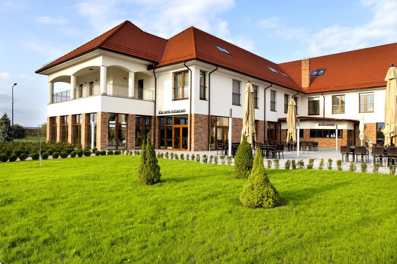 Family-Hotel Balastya Bagian luar foto