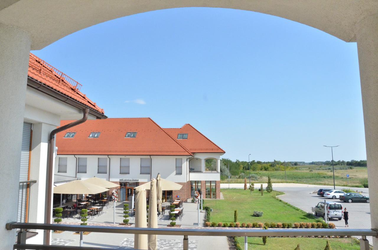 Family-Hotel Balastya Bagian luar foto